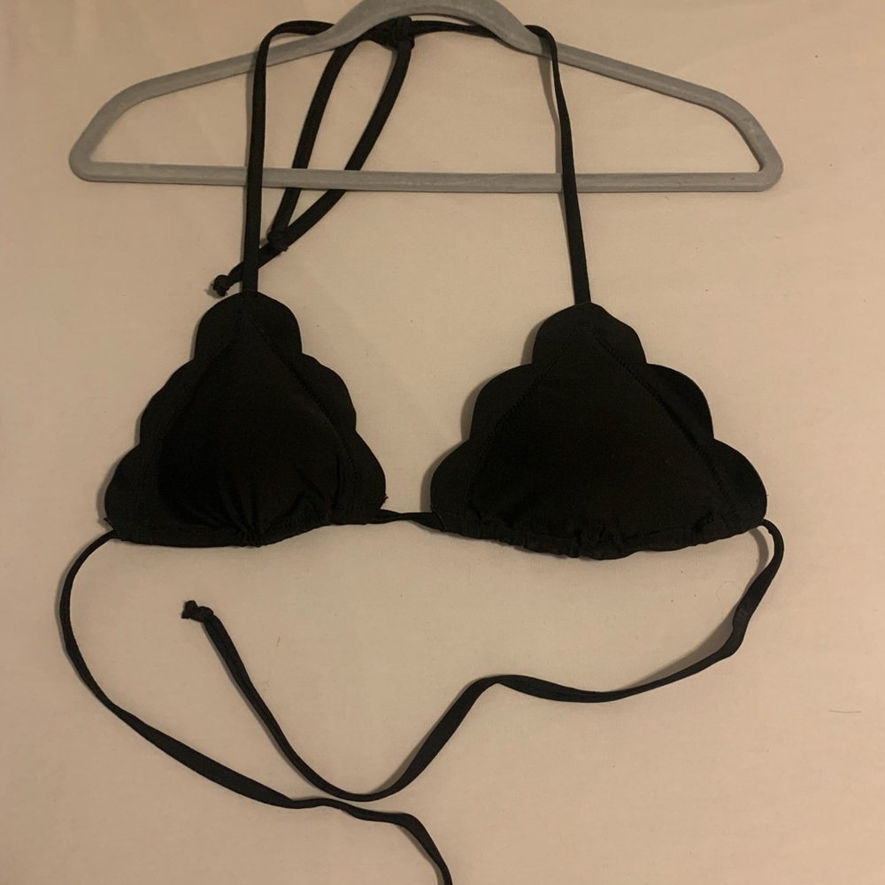 Black scallop string bikini top